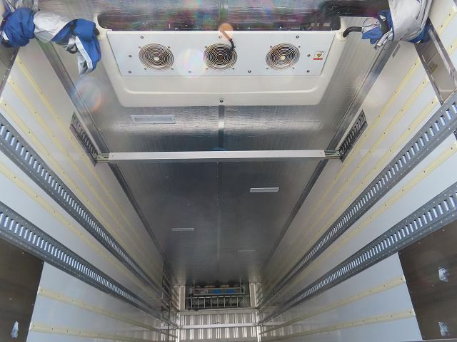 中古トラック いすゞ冷凍バン ＃7
