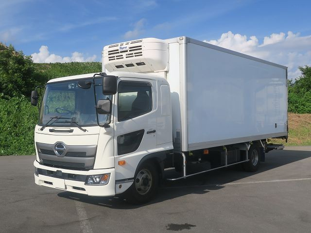 中古トラック 日野 レンジャー 中型冷凍バン