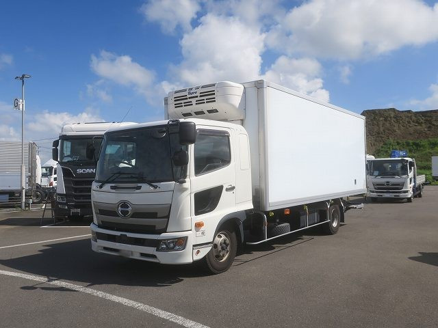 日野　冷凍バン