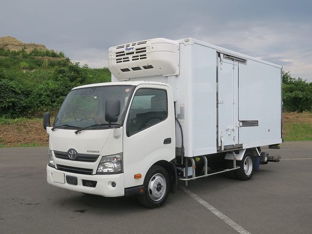 中古トラック 日野デュトロ 冷凍バン