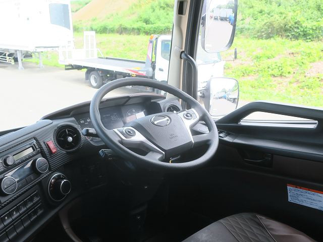 中古トラック 日野冷凍バン ＃17