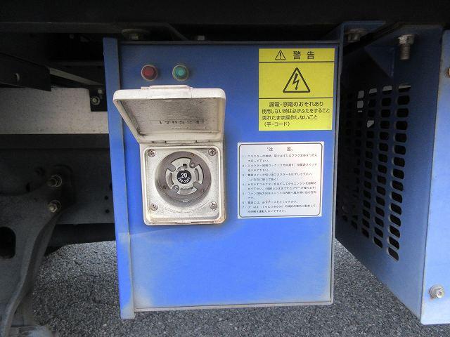 中古トラック いすゞ冷凍バン ＃9