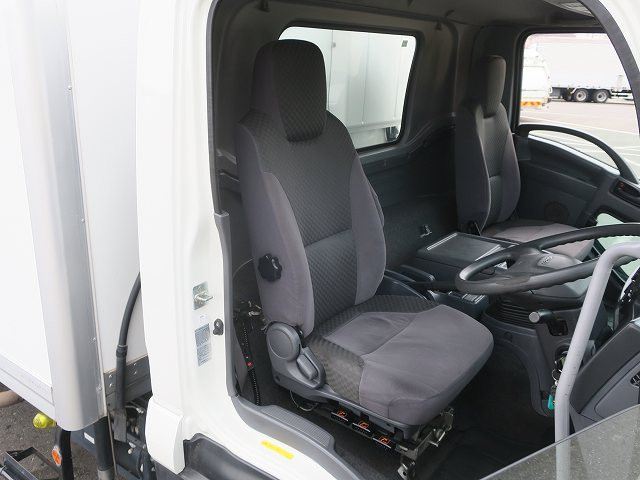 中古トラック いすゞ冷凍バン ＃15