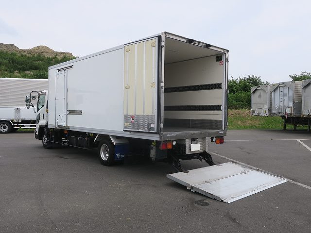 中古トラック いすゞ冷凍バン #4