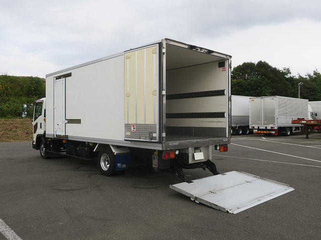 中古トラック いすゞ冷凍バン ＃4