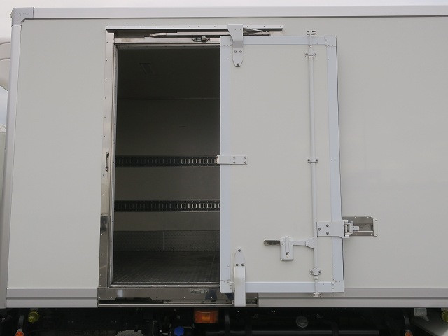 中古トラック いすゞ冷凍バン ＃8