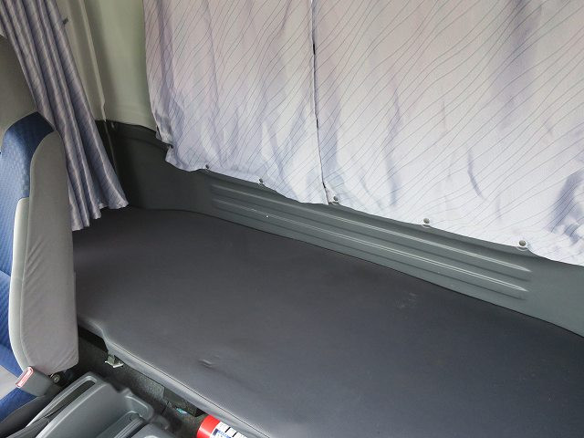中古トラック いすゞ冷凍バン ＃23
