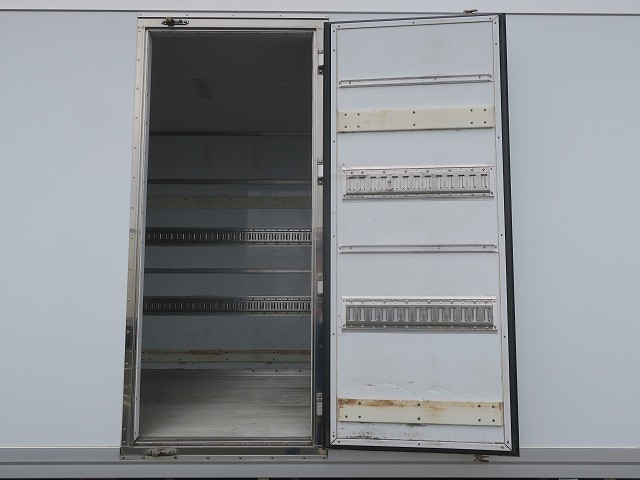中古トラック いすゞ冷凍バン #12