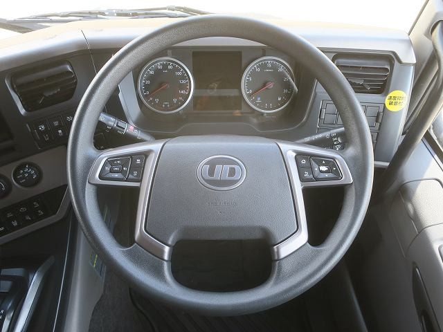 中古トラック UDトラックストラクタヘッド ＃15