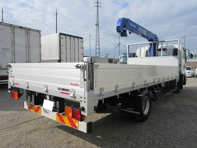 中古トラック いすゞ平ボディクレーン付 ＃3