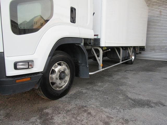 中古トラック いすゞ冷凍バン #11