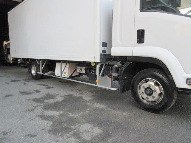 中古トラック いすゞ冷凍バン ＃8