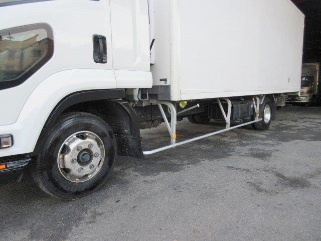 中古トラック いすゞ冷凍バン #9