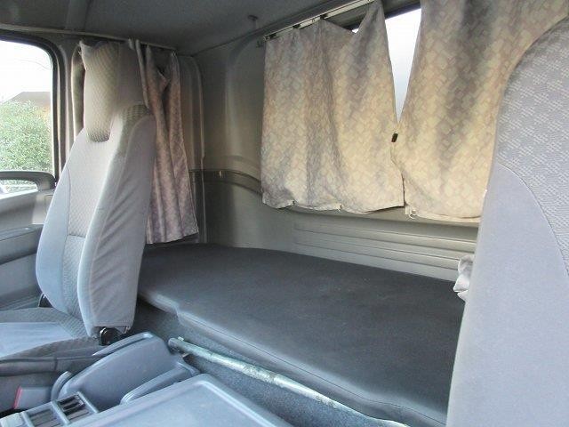 中古トラック いすゞ冷凍バン #24