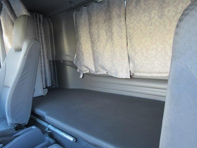 中古トラック いすゞ冷凍バン #24