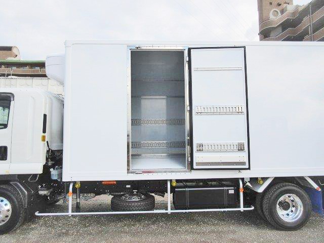 中古トラック いすゞ冷凍バン #9