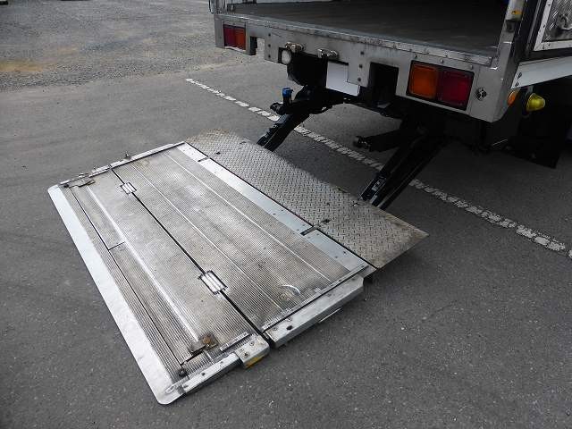 中古トラック いすゞ冷凍バン ＃5