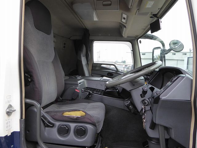 中古トラック 三菱ふそう冷凍バン ＃12