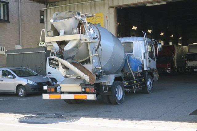 中古トラック いすゞミキサー車 #3