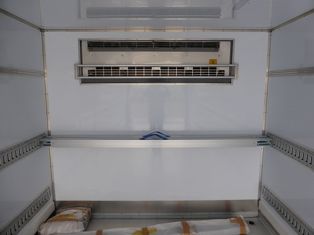 中古トラック いすゞ冷凍バン #11