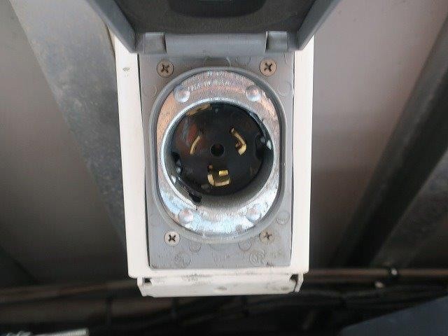 日野大型冷凍バン