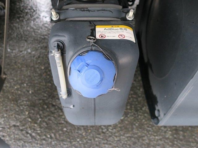 日野大型冷凍バン