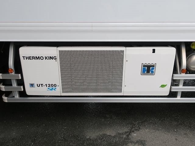 日野大型冷凍バン