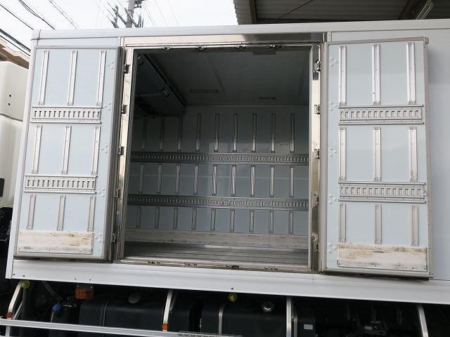 日野大型冷凍バン