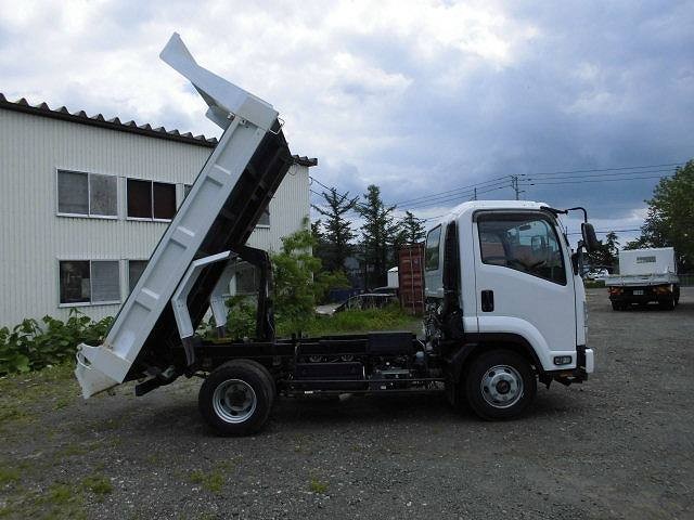 いすゞ中型ダンプ