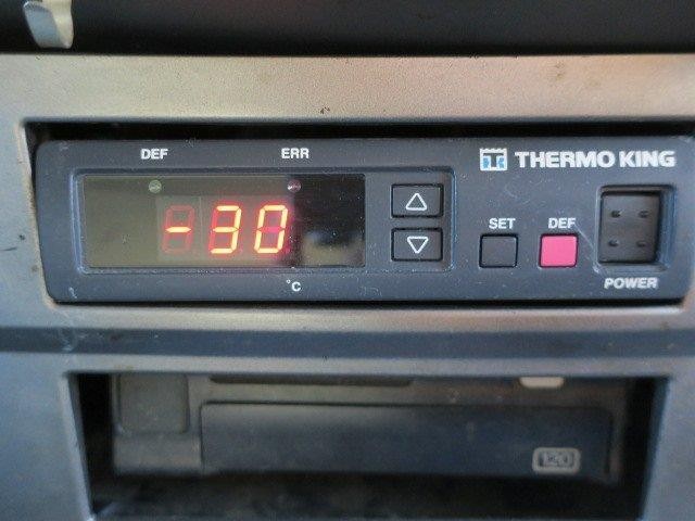 日野大型冷凍バン