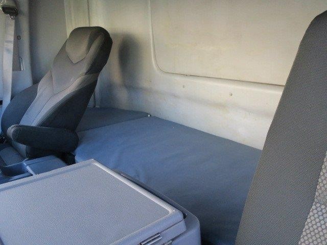 日野大型冷凍バン