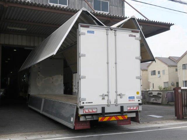 いすゞ　大型 アルミウィング