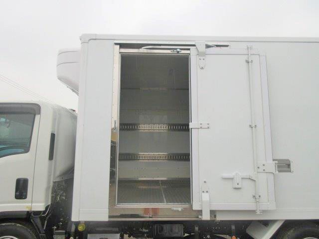 中古トラック いすゞ冷凍バン #9