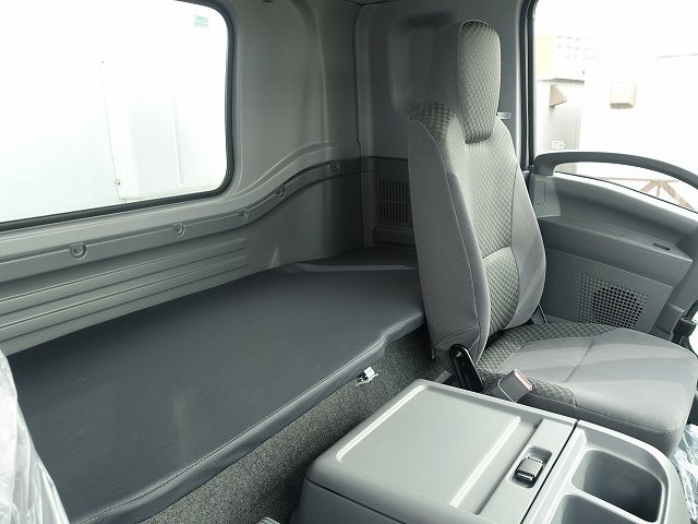 中古トラック いすゞ冷凍バン #24