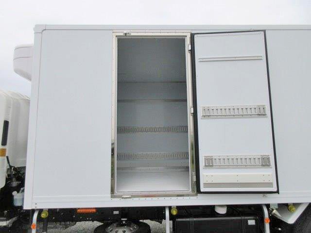 中古トラック いすゞ冷凍バン #11
