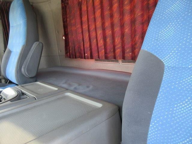 中古トラック UDトラックストラクタヘッド ＃23