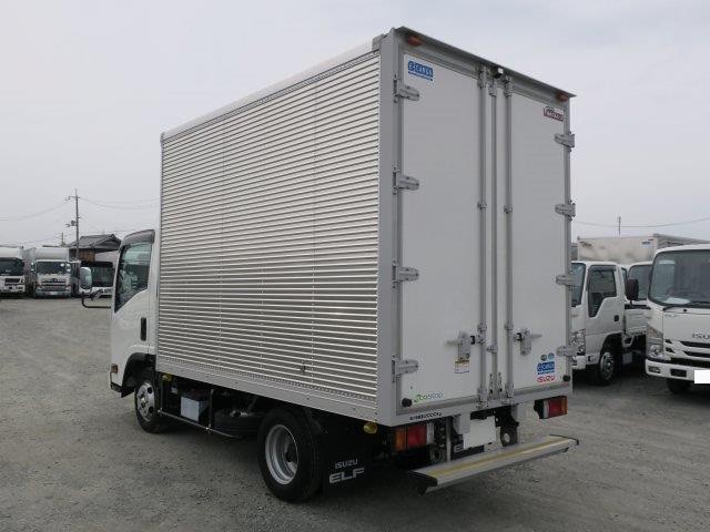 いすゞ小型アルミバン