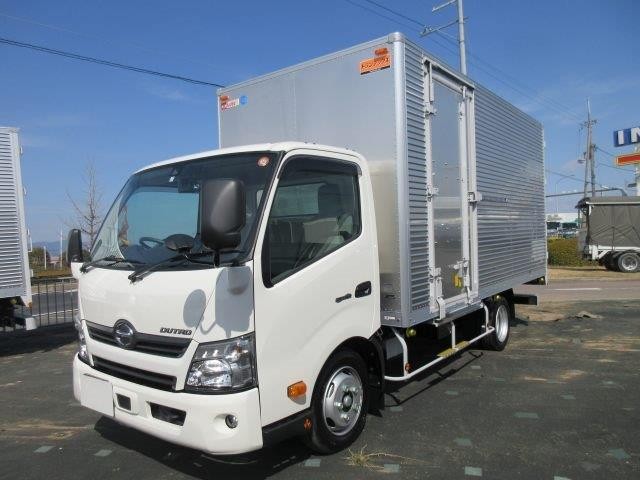日野小型アルミバン