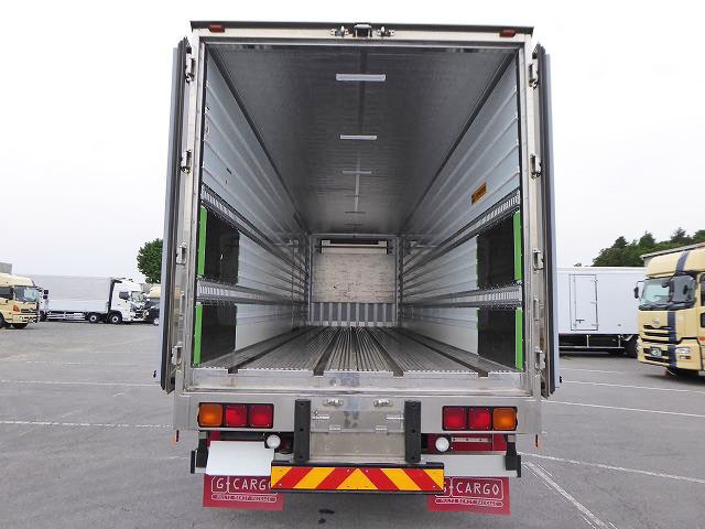 中古トラック いすゞ冷凍バン ＃5