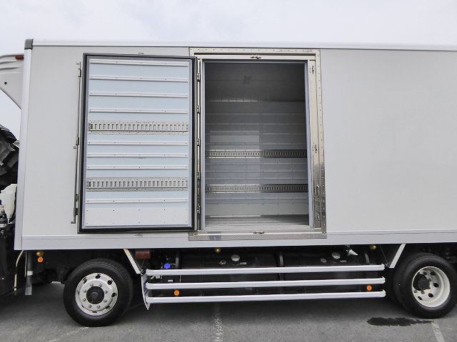 中古トラック いすゞ冷凍バン #9