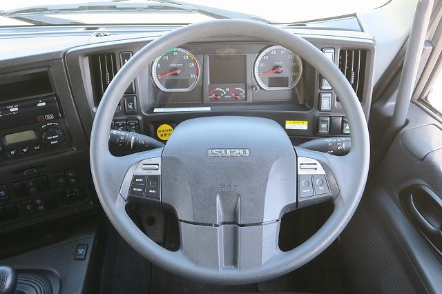 いすゞ　大型 アルミウィング