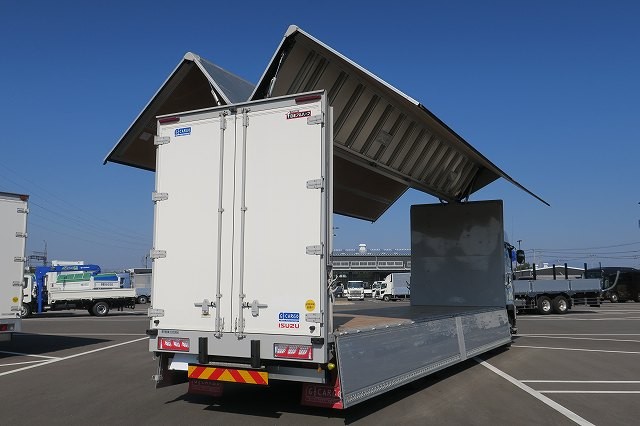いすゞ　大型 アルミウィング