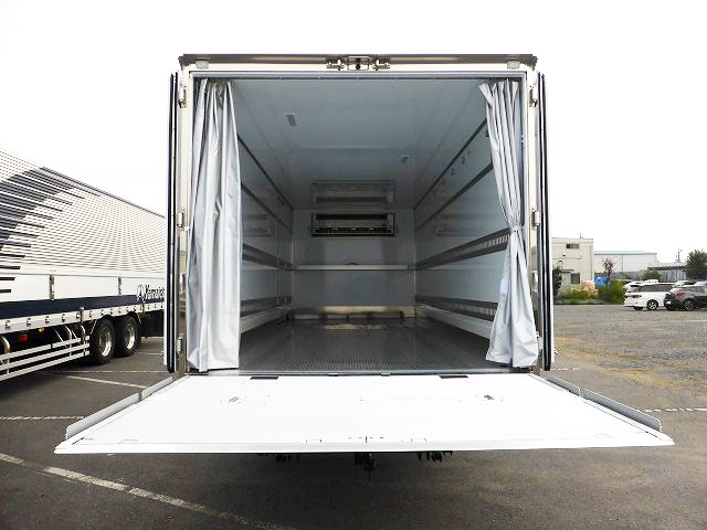 中古トラック いすゞ冷凍バン #7