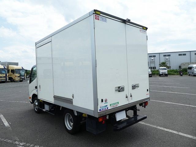 トヨタ小型低温冷凍バン