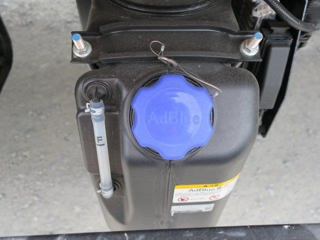 中古トラック 日野クレーン付き平ボディ #13