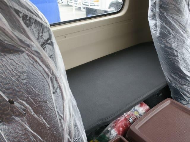 中古トラック 日野クレーン付き平ボディ #23