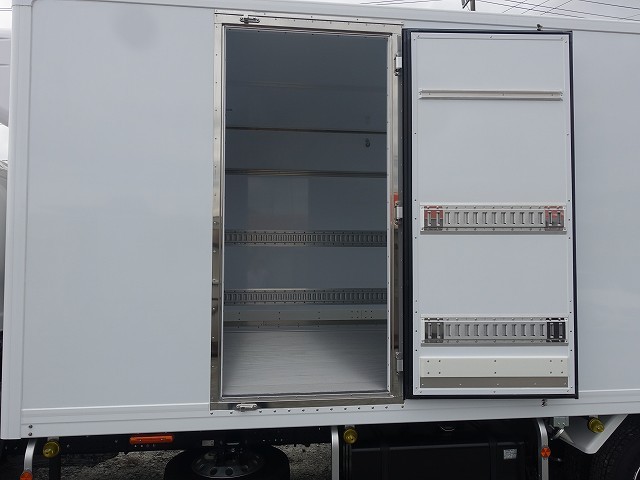 中古トラック いすゞ冷凍バン #11