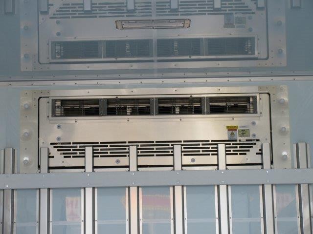 日野中型冷凍バン