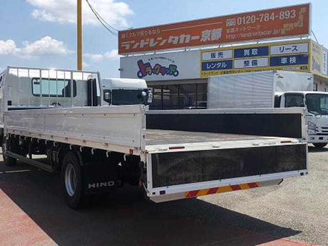 日野中型平ボディ