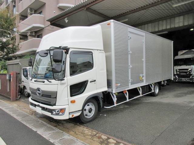 日野中型アルミバン